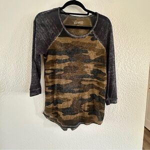 Lucky Brand Camouflage woman’s Long Sleeve Tee size small Outdoor Country Life